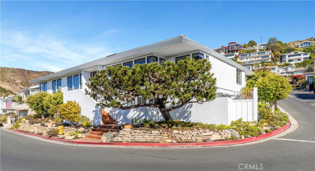 Laguna Beach, CA 92651,411 Emerald Bay