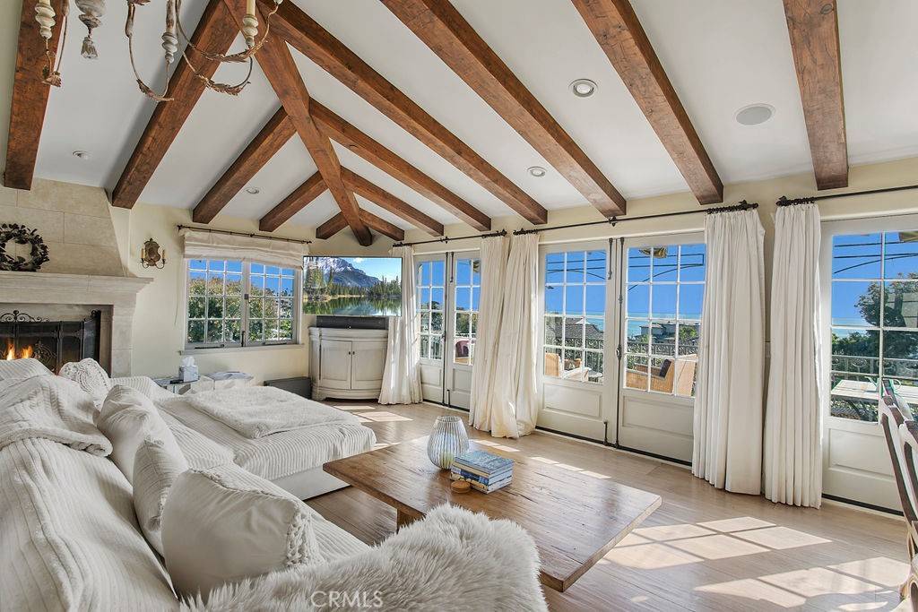 Laguna Beach, CA 92651,724 EMERALD BAY