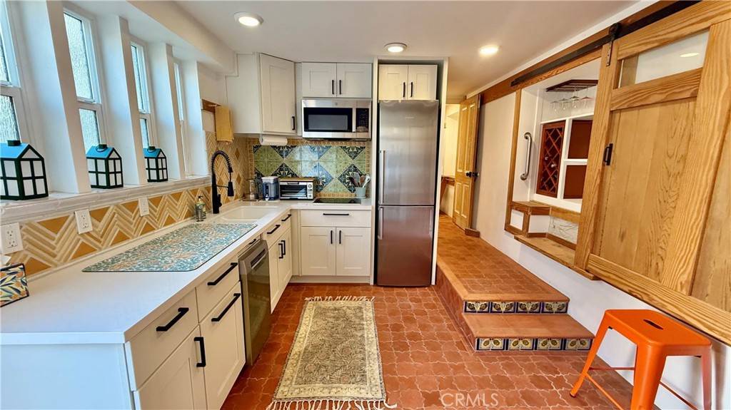 Laguna Beach, CA 92651,697 Cliff DR