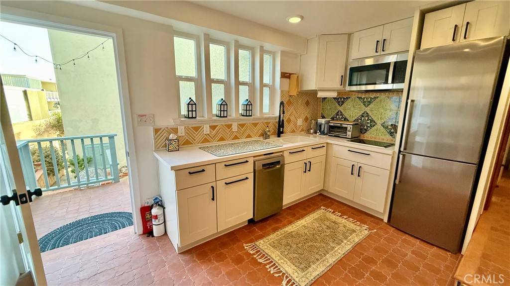 Laguna Beach, CA 92651,697 Cliff DR