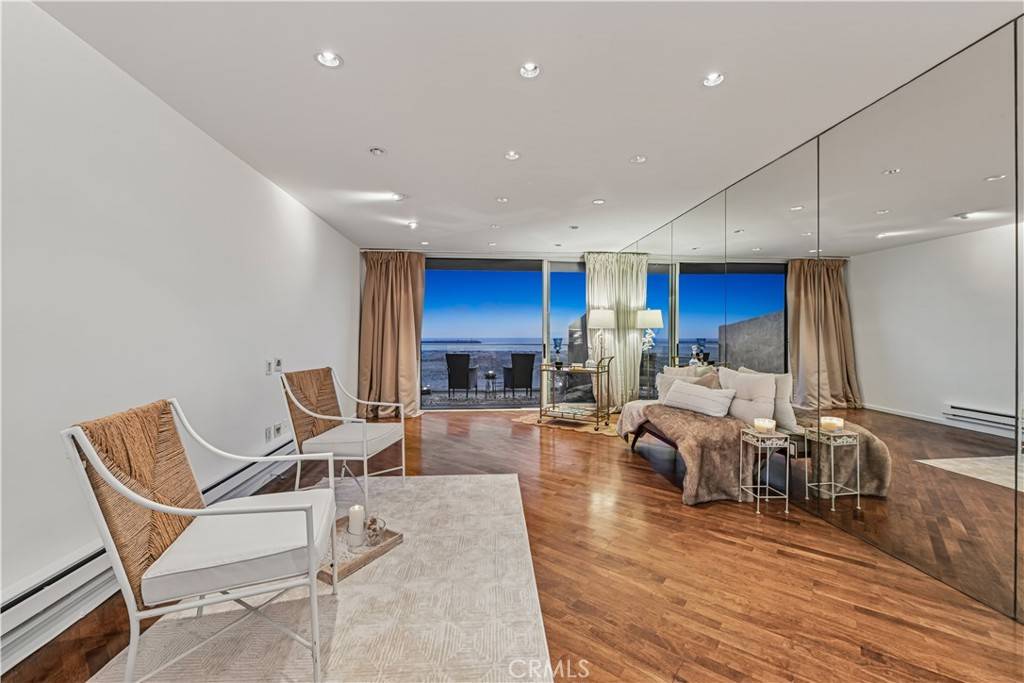 Marina Del Rey, CA 90292,6 Voyage ST #204