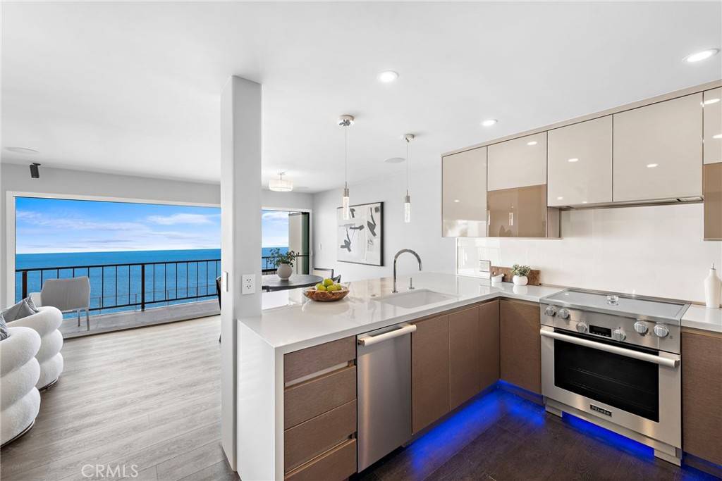 Laguna Beach, CA 92651,31423 S Coast Hwy #22
