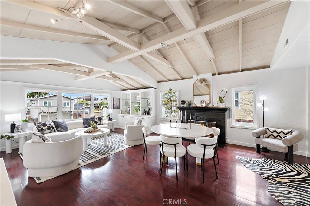 Laguna Beach, CA 92651,1056 Glenneyre ST