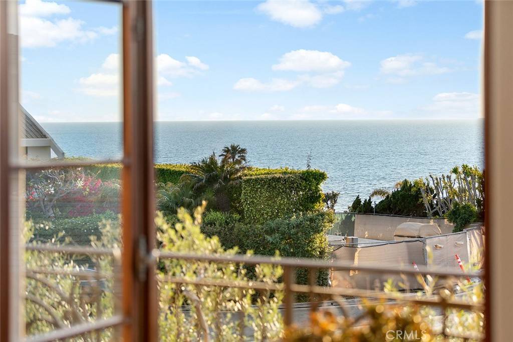 Laguna Beach, CA 92651,136 Emerald Bay