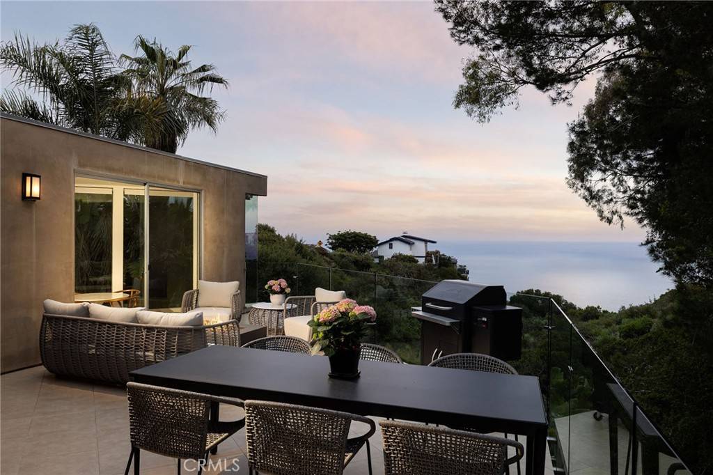 Laguna Beach, CA 92651,865 Balboa AVE