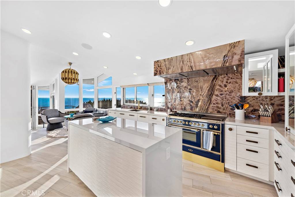 Laguna Beach, CA 92651,594 Cliff DR