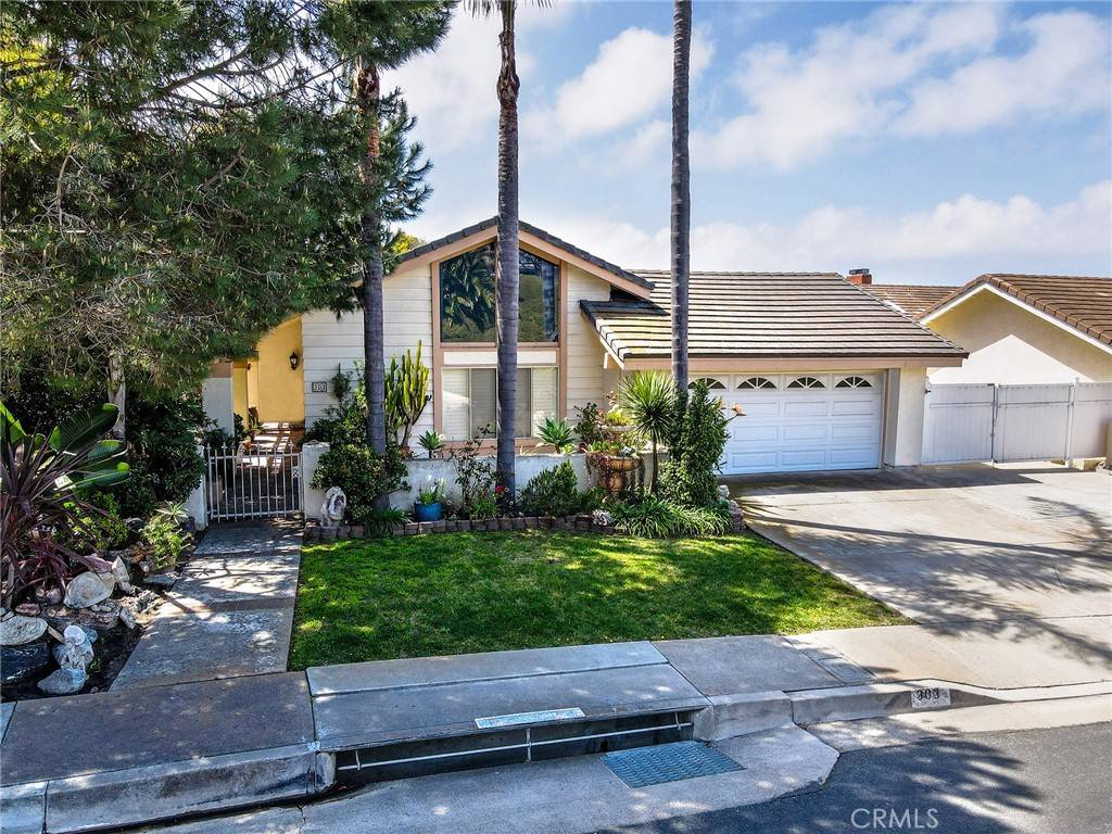 San Clemente, CA 92672,303 Calle Escuela