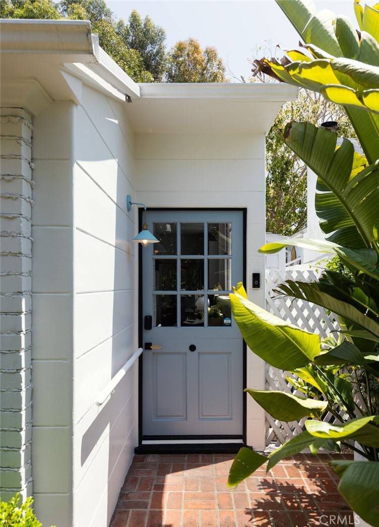 Laguna Beach, CA 92651,565 Lombardy LN