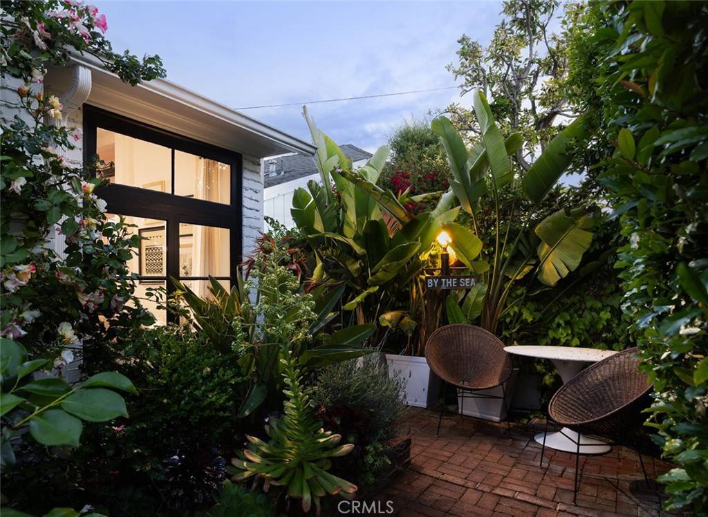 Laguna Beach, CA 92651,565 Lombardy LN
