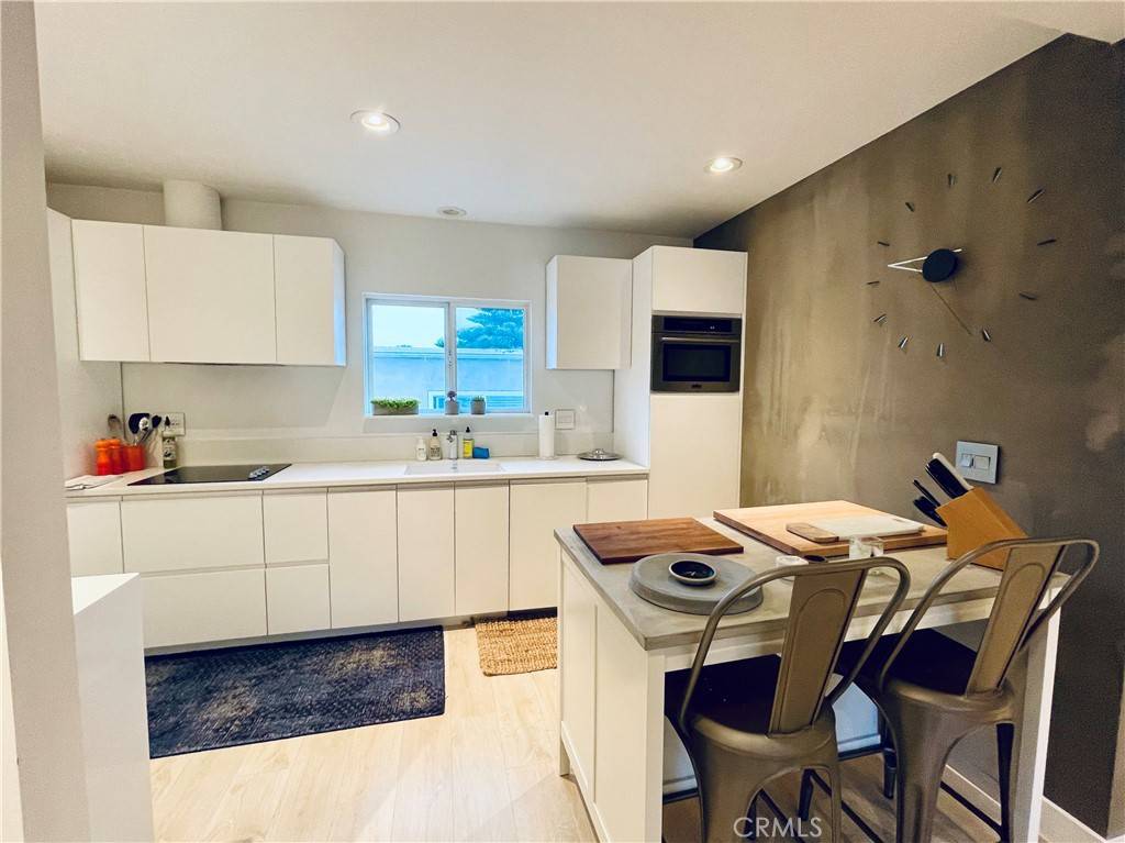 Laguna Beach, CA 92651,180 Mcknight DR #7