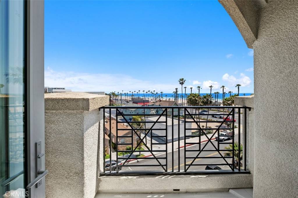Huntington Beach, CA 92648,200 Pacific Coast HWY #301