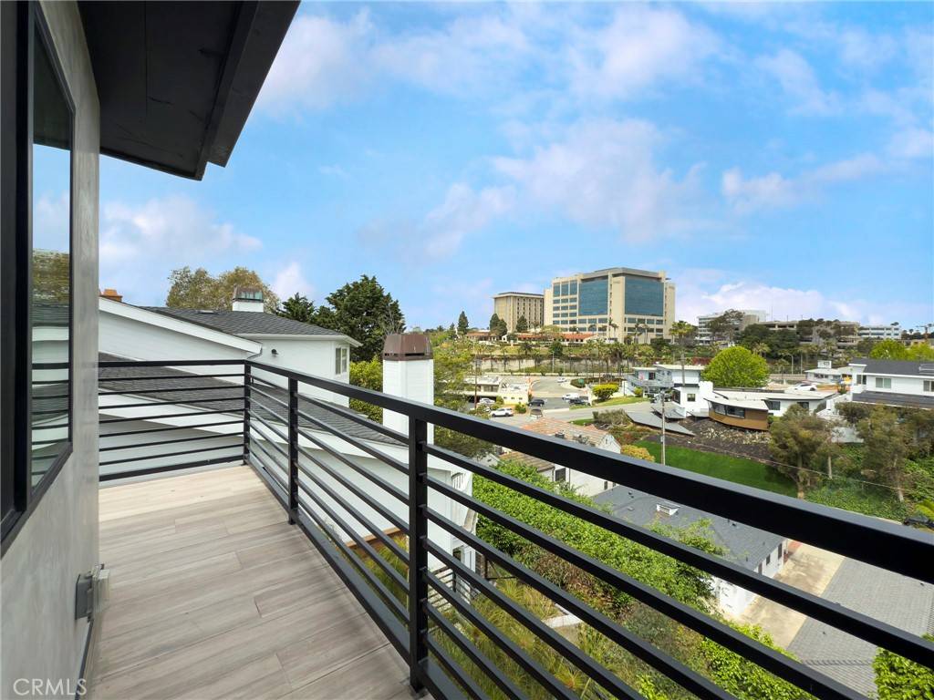 Newport Beach, CA 92663,305 La Jolla DR