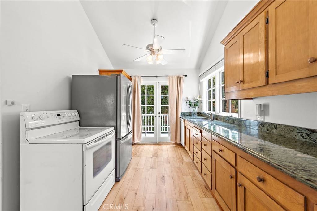 Laguna Beach, CA 92651,31672 SEA BLUFF LN