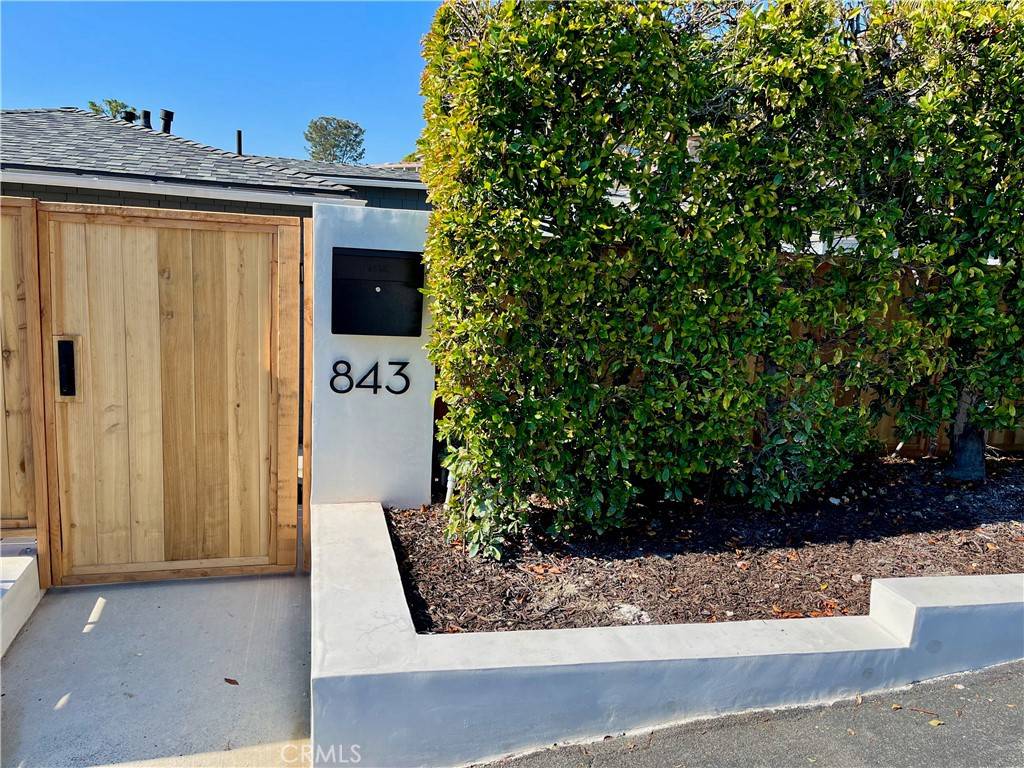 Laguna Beach, CA 92651,843 La Vista DR