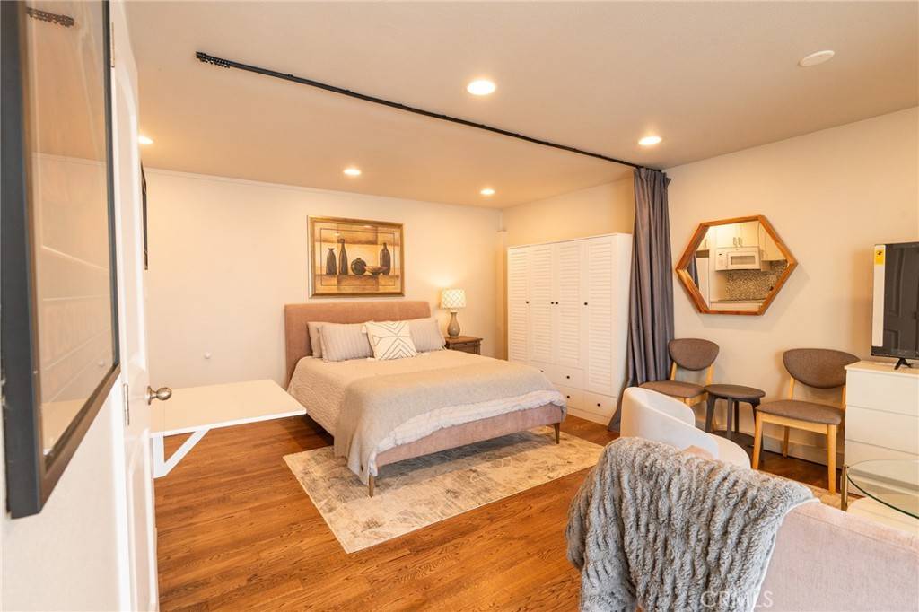 Laguna Beach, CA 92651,327 Third Street #V