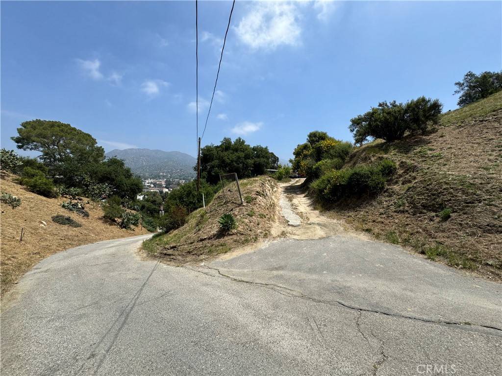 Tujunga, CA 91042,2 Redmont