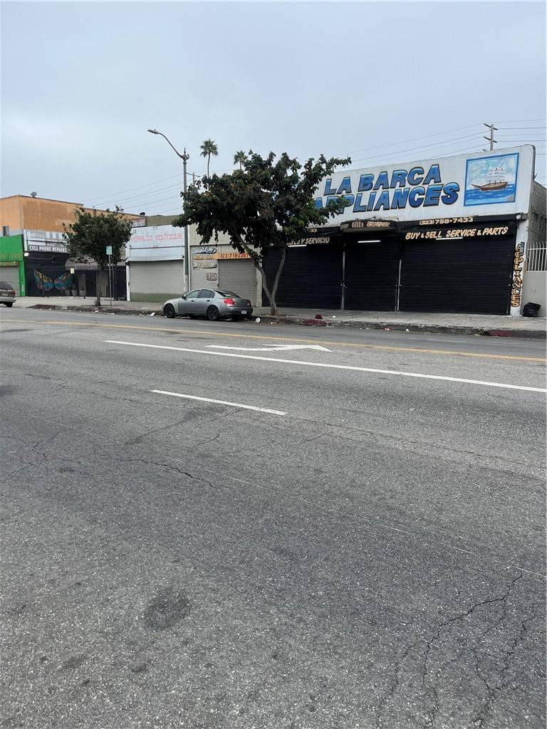 Los Angeles, CA 90003,6111 S Broadway