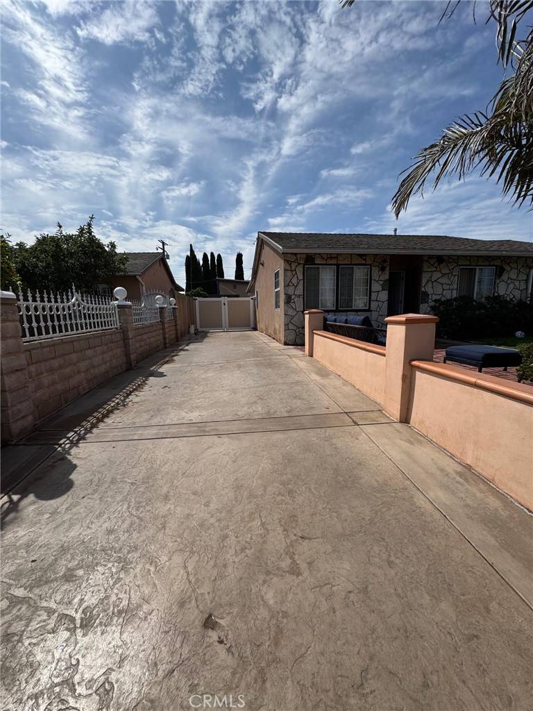Compton, CA 90220,924 E 148th ST