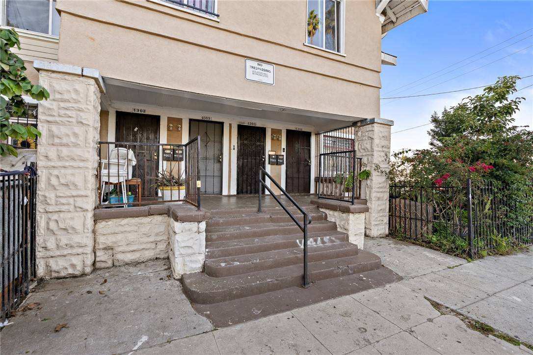 Los Angeles, CA 90011,4301 Woodlawn AVE