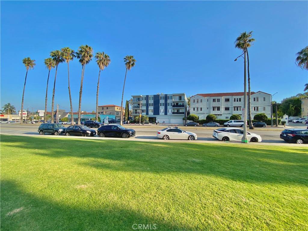 Long Beach, CA 90803,3707 E Livingston DR #403