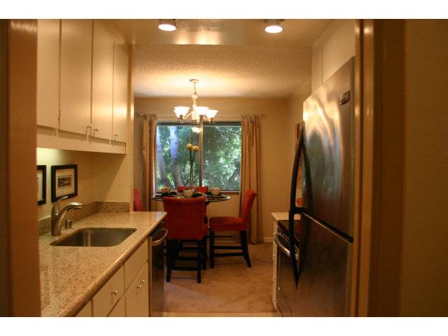 Mountain View, CA 94043,50 E MIDDLEFIELD RD #6