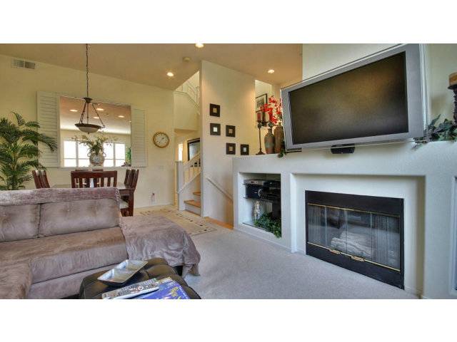 Foster City, CA 94404,204 VILLAGE LN