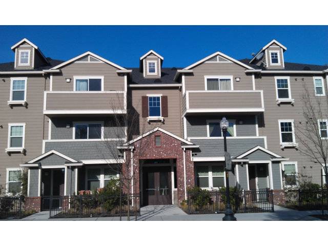 Sunnyvale, CA 94089,1033 Scotia TRCE #302