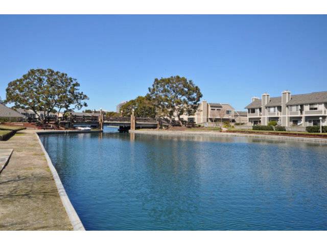 Foster City, CA 94404,827 PHOENIX LN