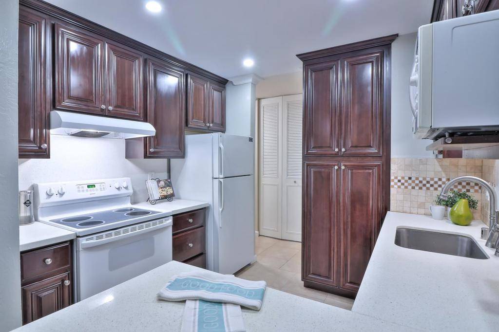 Santa Clara, CA 95051,1750 Halford AVE #209