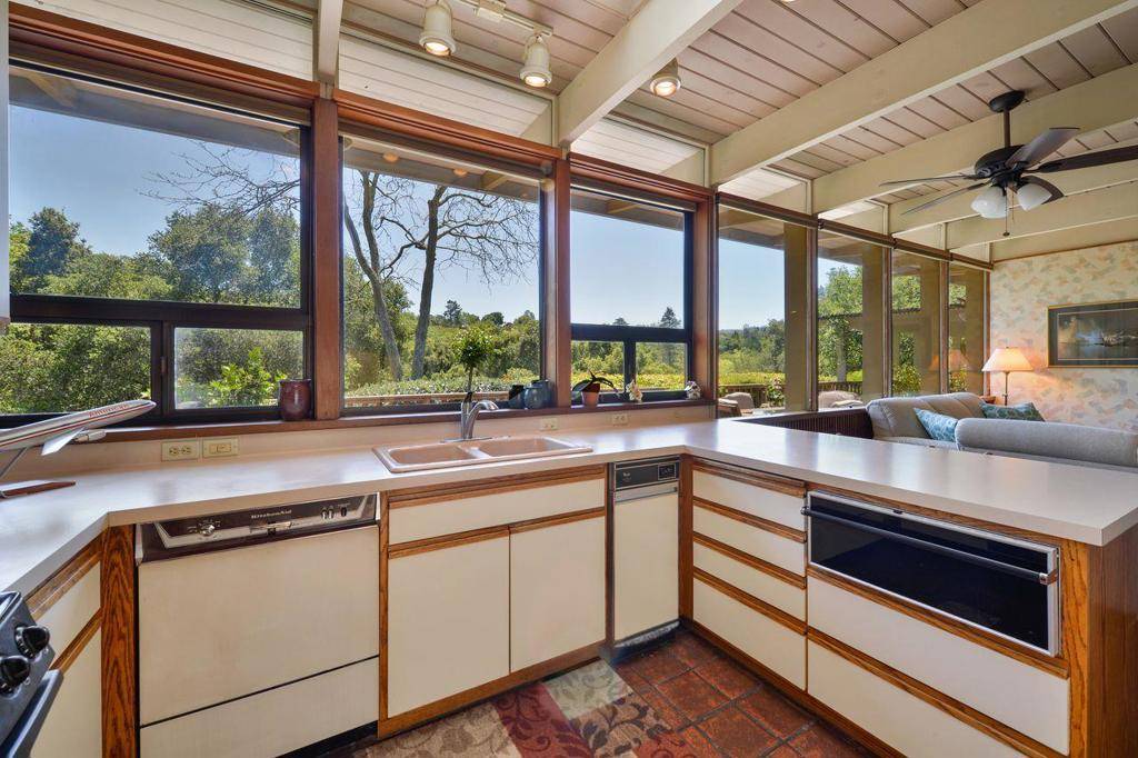 Portola Valley, CA 94028,Address not disclosed