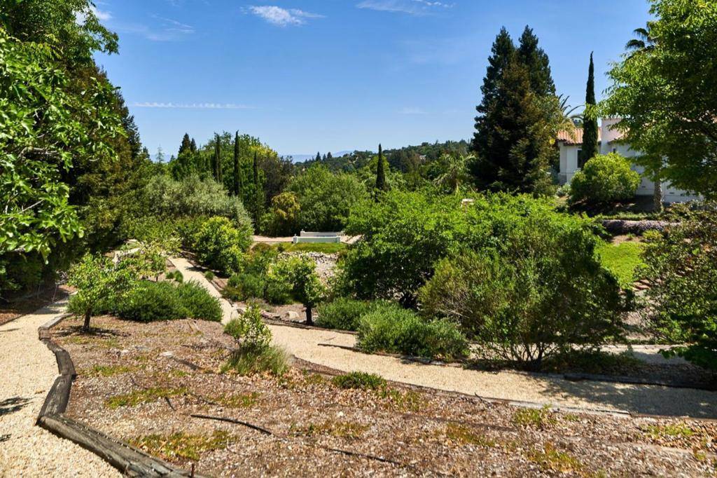 Los Altos Hills, CA 94022,Address not disclosed