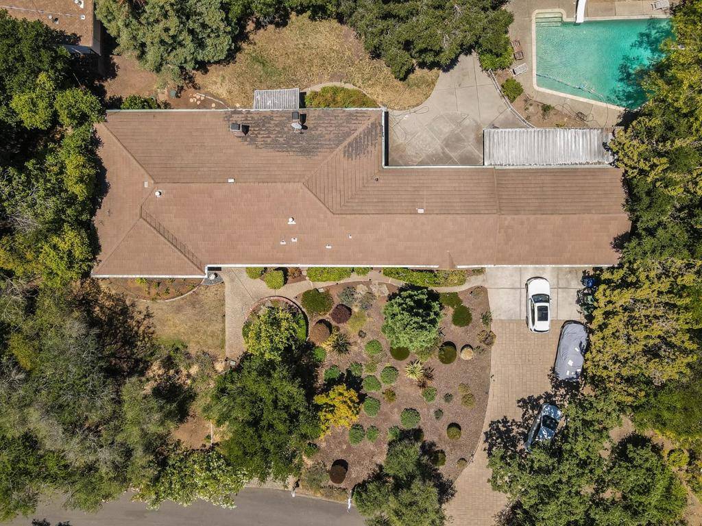 Los Altos Hills, CA 94022,Address not disclosed