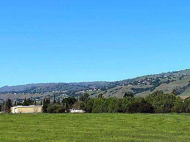 San Martin, CA 95046,905 E San Martin AVE