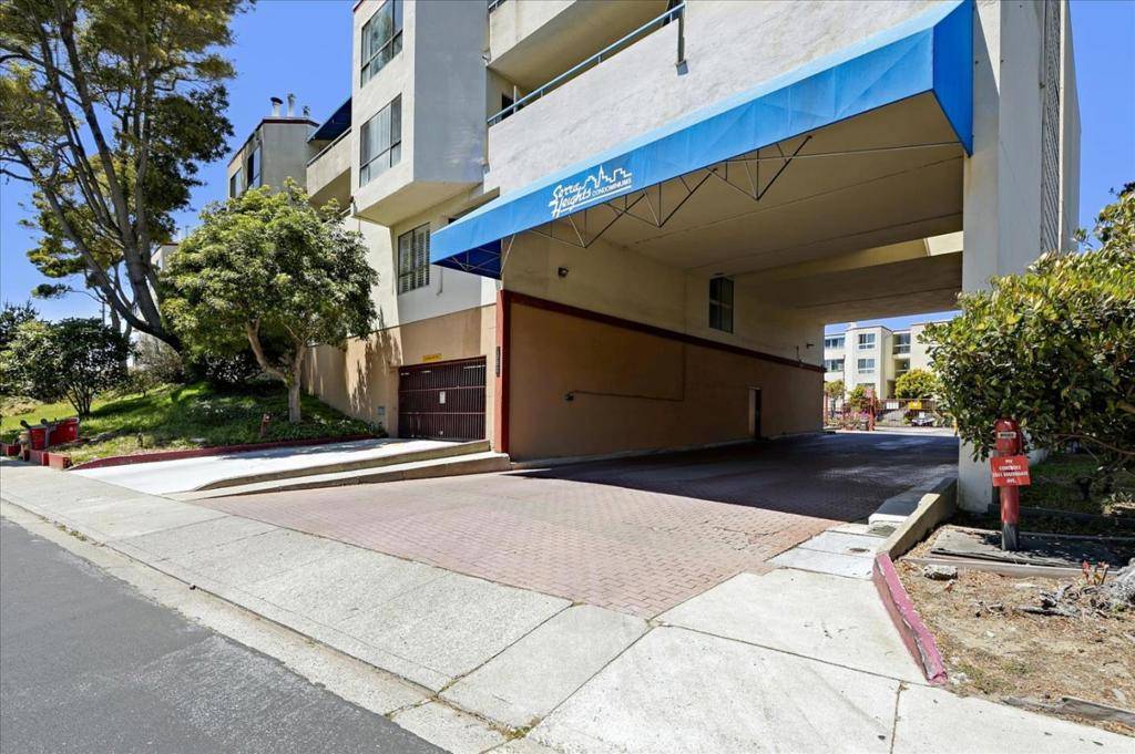 Daly City, CA 94015,1551 Southgate AVE #302