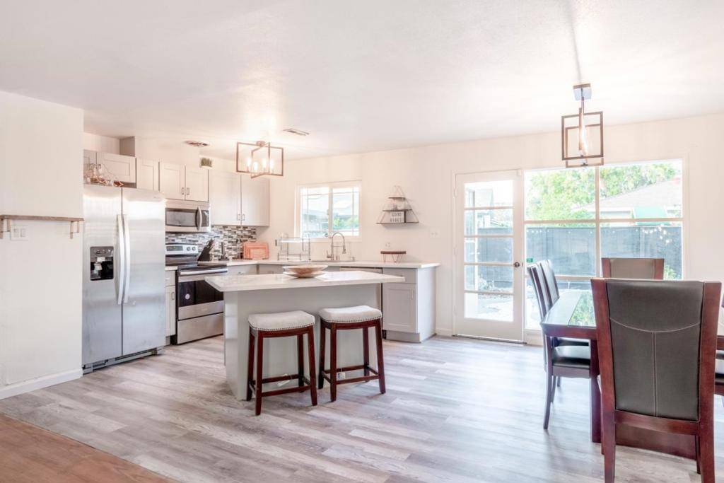 San Leandro, CA 94579,15300 Laverne DR