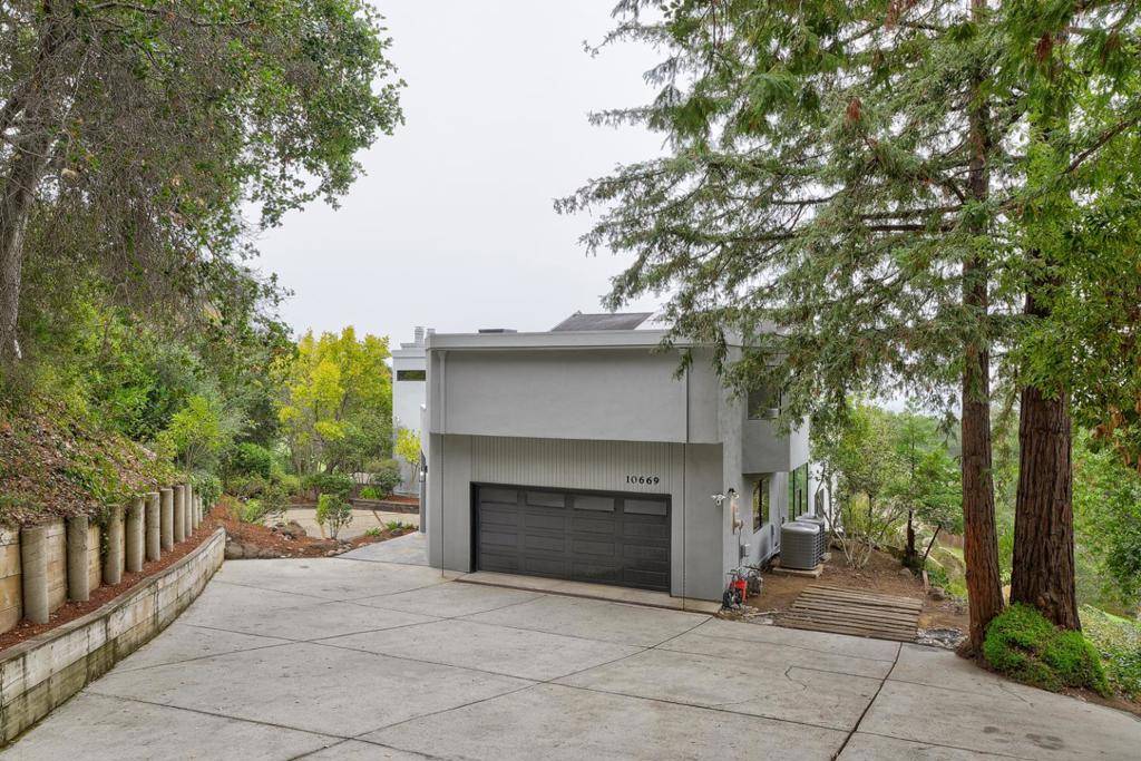 Los Altos Hills, CA 94024,Address not disclosed