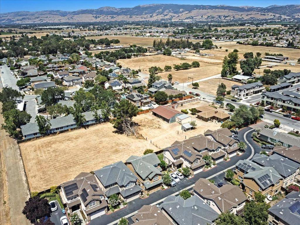 Gilroy, CA 95020,9045 Kern AVE