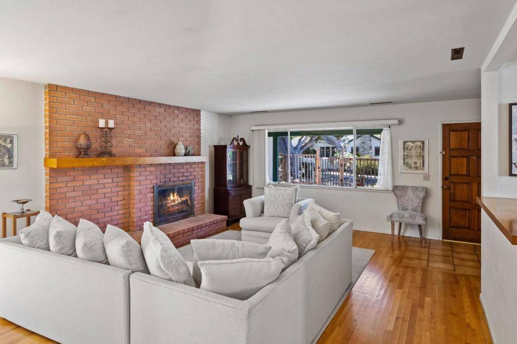 Pacific Grove, CA 93950,1186 Jewell AVE
