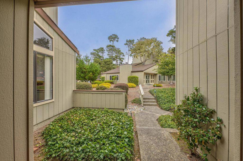 Pacific Grove, CA 93950,1101 Heather LN