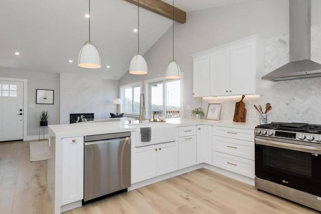 San Bruno, CA 94066,3695 Sunset DR