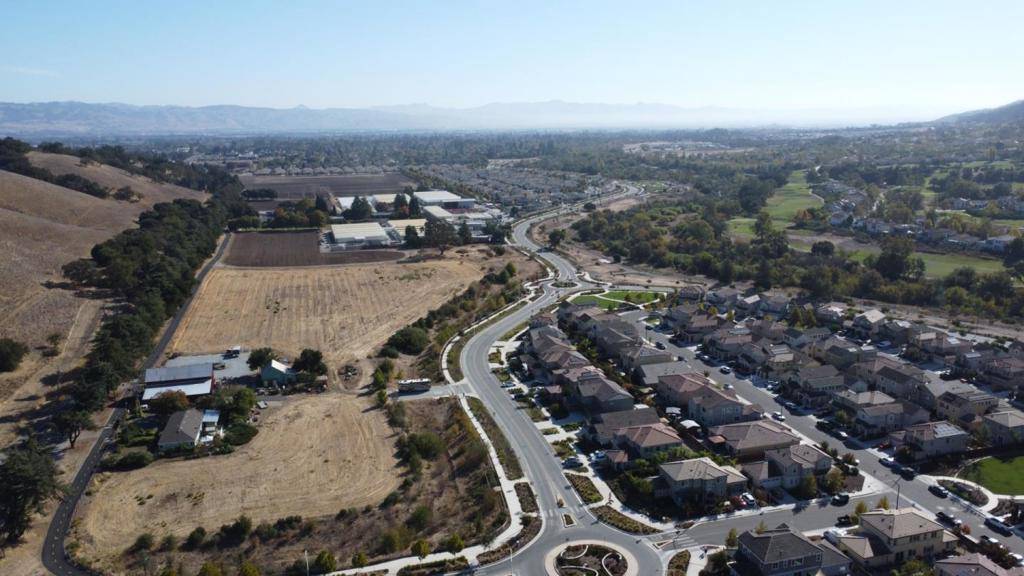 Gilroy, CA 95020,2480 Hecker Pass RD