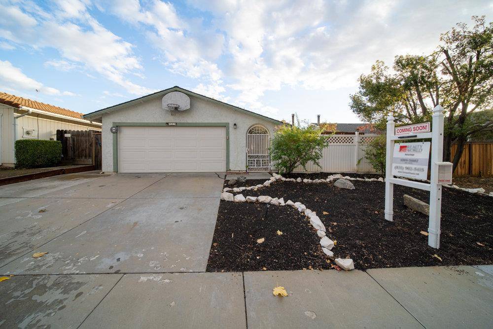 Hollister, CA 95023,945 Matador DR