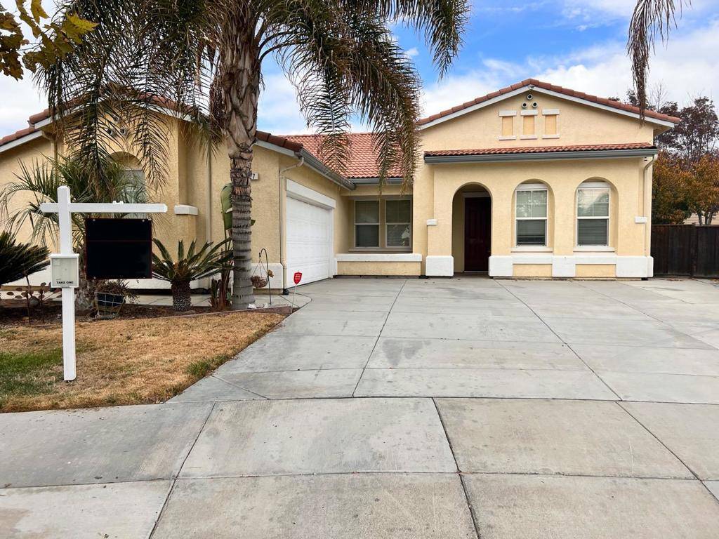 Los Banos, CA 93635,527 S Creekside CT