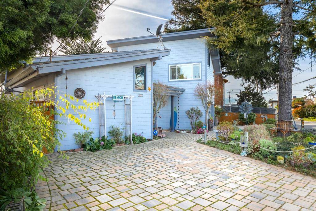 Aptos, CA 95003,627 Seacliff DR