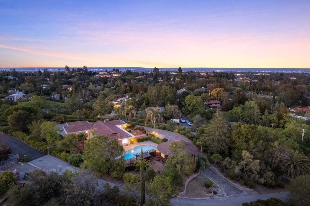 Los Altos Hills, CA 94024,12161 Hilltop DR