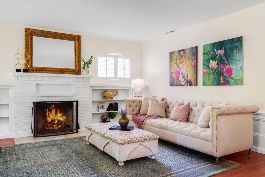 Palo Alto, CA 94301,727729 Middlefield RD
