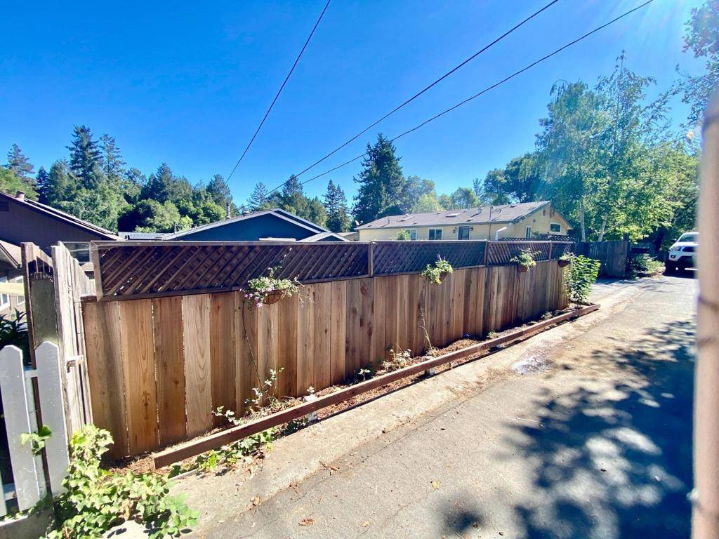 Felton, CA 95018,850 Pine DR