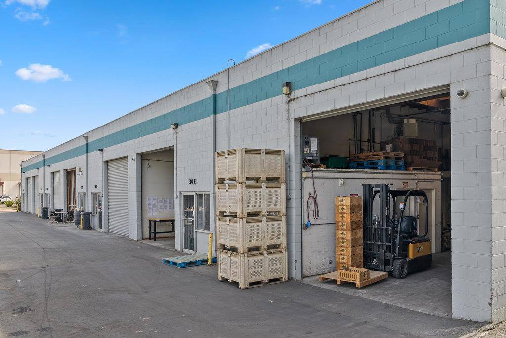 Watsonville, CA 95076,34 Hangar WAY #A-F