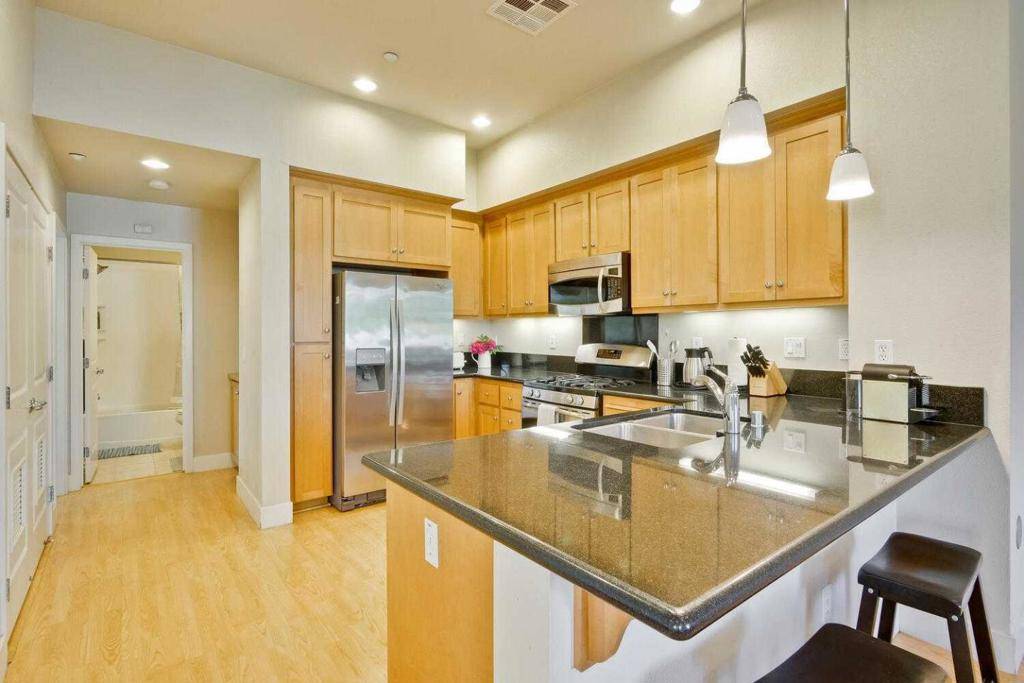 3743 Klamath LN Palo Alto, CA 94303