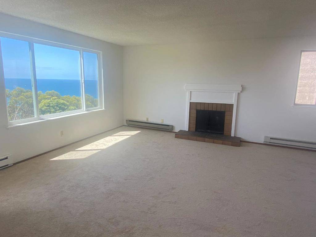 Pacifica, CA 94044,5015 Palmetto AVE #11